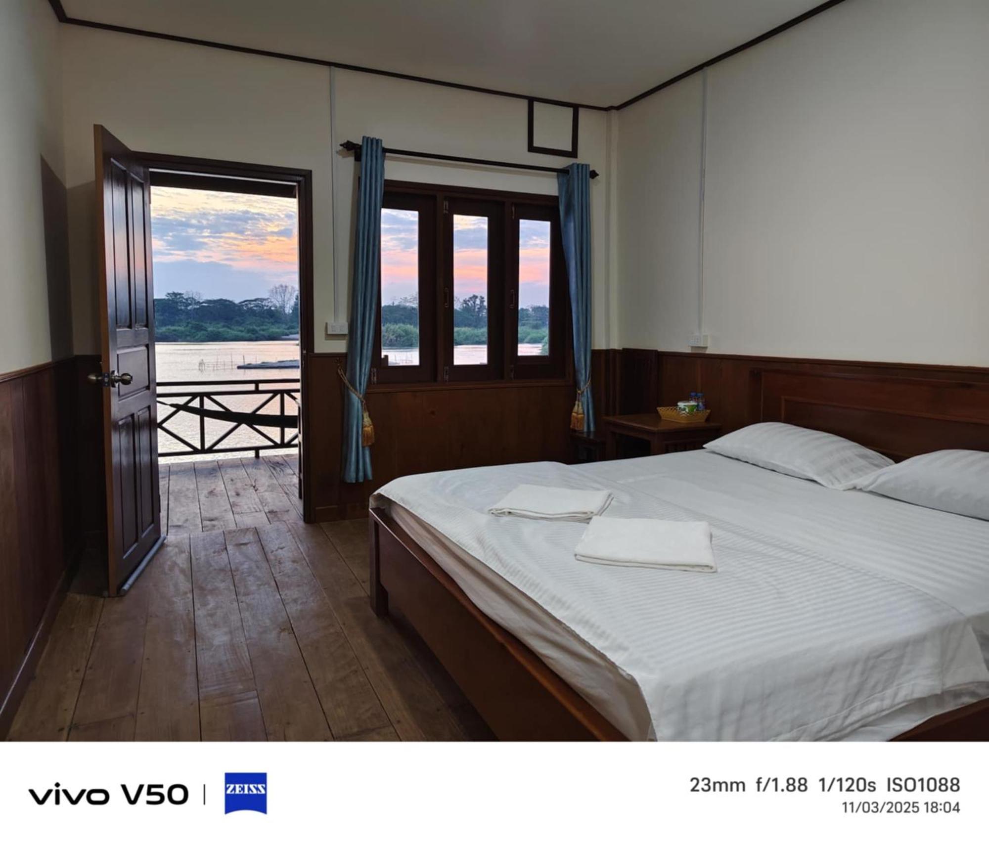 Dondet Vixay Sunset And River View Don Det Exterior photo